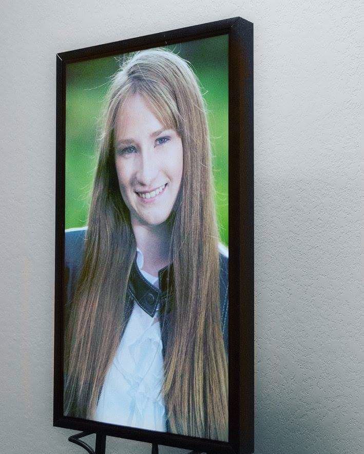 3 Designer Tips for Selecting Digital Art Frames
